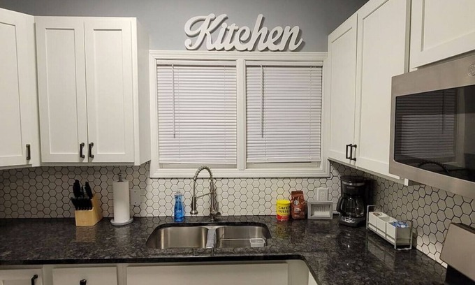 Grand Rapids Apartment | Gold 1 · Retreat Suite 2 - Cozy Downtown Getaway