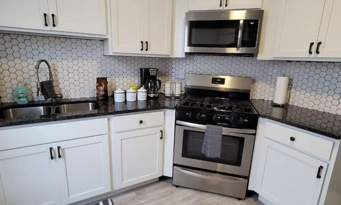 Grand Rapids Apartment | Gold 4 · Retreat Suite - Peaceful & Private Getaway