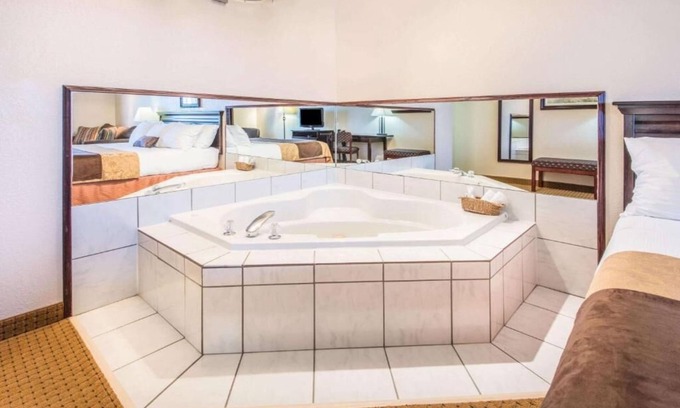 Lloydminster Hotel | Gold Circle Inn