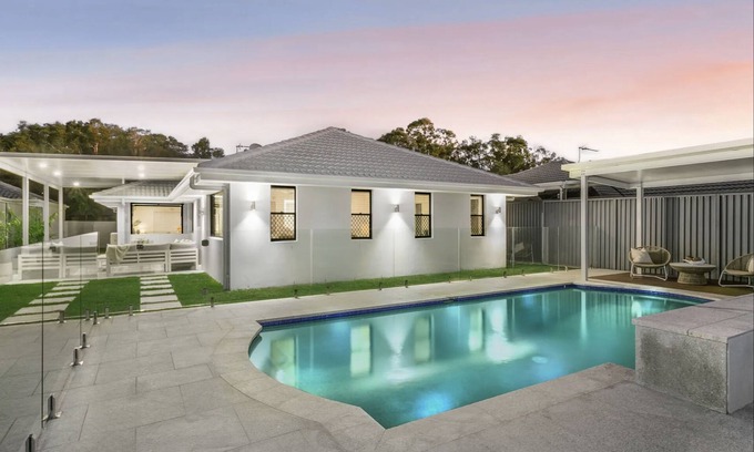 Burleigh Waters House | Gold Coast hotspot, close to beach