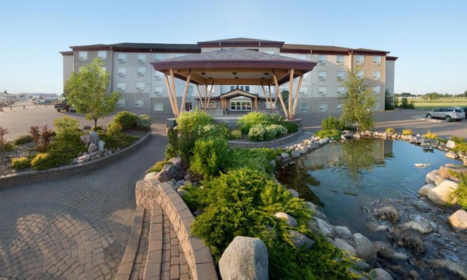 North Battleford Hotel | Gold Eagle Lodge