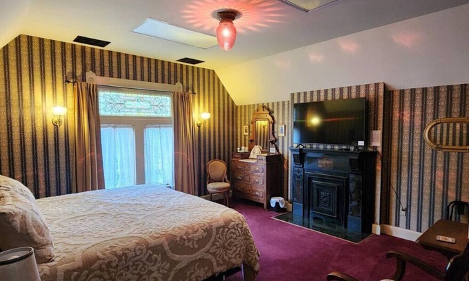 Springfield Hotel | Gold Room at the Feitshans House