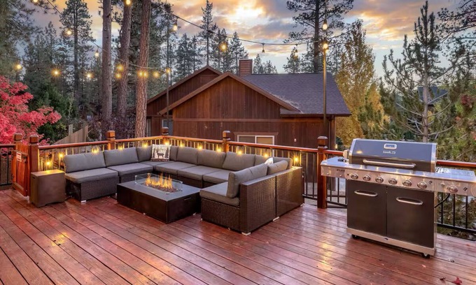 Fox Farm Cabin | Gold Rush Lodge- 3BR, Pool table and deck