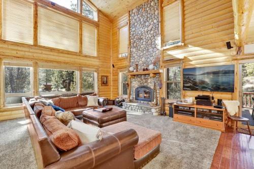 Eagle Mountain Estates House | Gold Rush Lodge Big Bear~Hot Tub~ Games~