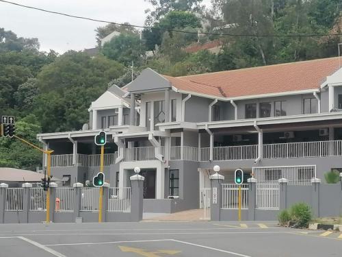 Houghton Estate House | Gold Rush Oasis