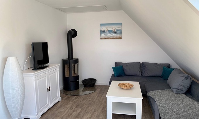 Albertsdorf Apartment | Goldblick apartment with wood-burning stove, garden and proximity to the sandy beach on Fehmarn