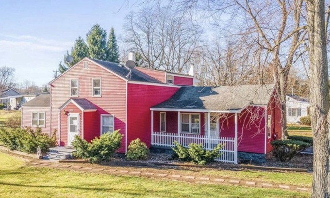 Whittaker Apartment | Golden Retreat | Near Downtown Ypsilanti