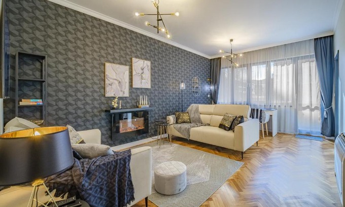 Burgas Center Apartment | GOLDEN BLACK