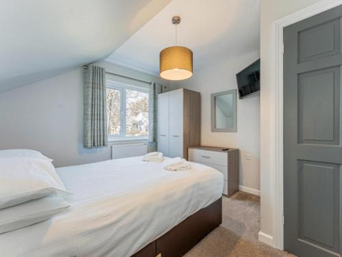 Woolacombe Villa | Golden Coast Leisure Park - Ocean Tide Villa 3 2