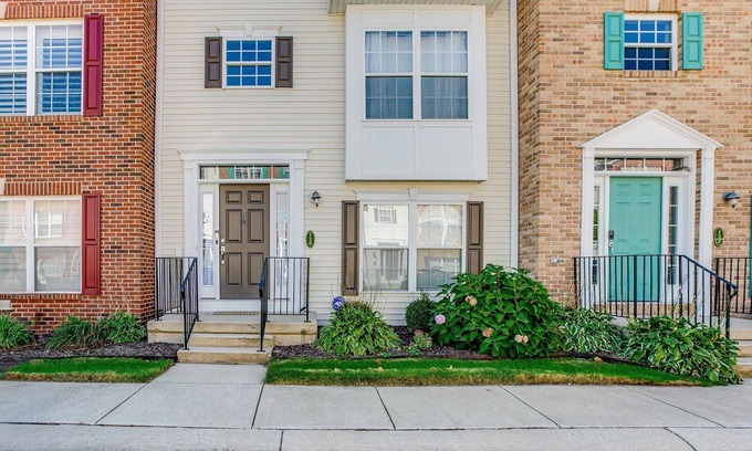 Roseland House | Golden Dome Getaway<>Townhome 1.5 mi To ND