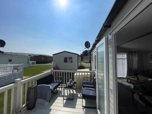 Par House | Golden Dunes Retreat, Dog-Friendly Stay at Par Sands Holiday Park, Cornwall