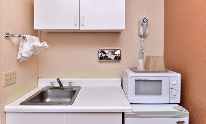 Dorris Hotel | Golden Eagle Motel
