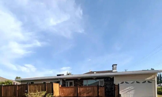 Maple Ridge House | Golden Ears Inn 3 bedrooms 2 bathrooms