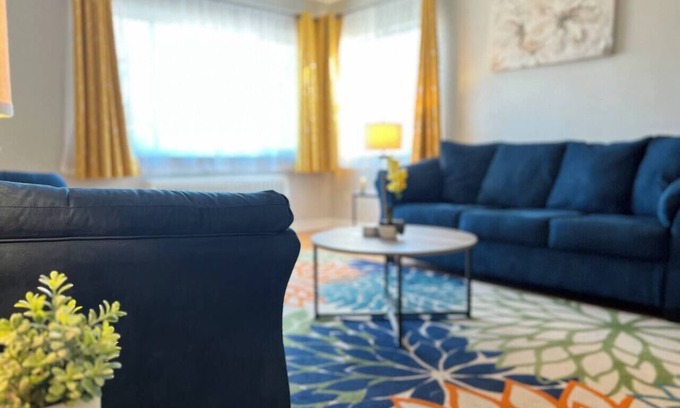 Westwood Apartment | Golden Escape 2 Bedroom Apartment 3