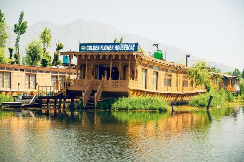 Nagin Bagh Hotel | Golden Flower Heritage Houseboats