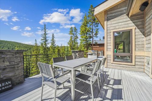 Baldy Mountain House | Golden Fox House home