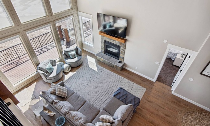Fish Haven Cabin | Golden Gable Lodge (Sleeps 19)