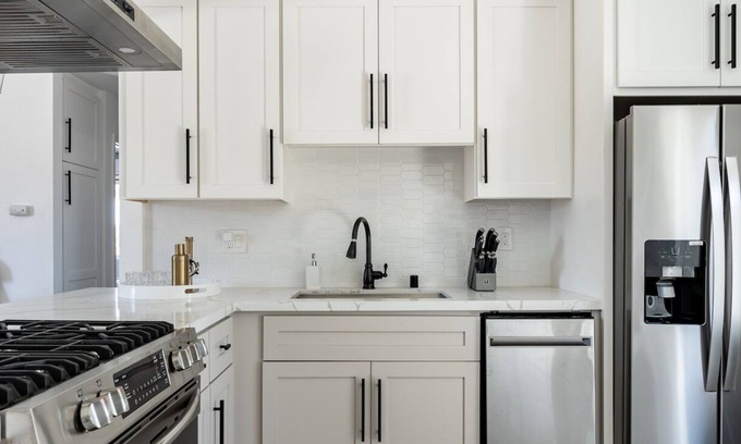 South Park Apartment | Golden Hill Getaway 1 **EV Charger**