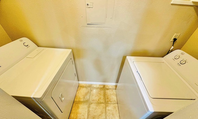 Reno/Tahoe Airport Apartment | Golden Horizon Lodge