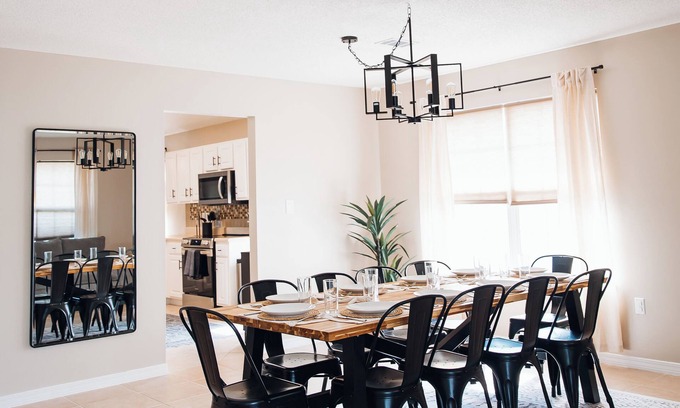 Crystal Beach House | Golden Hour Getaway-Walk to Beach, Pool + Arcade, Sleeps 10, T-Swift Room