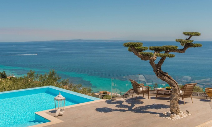 Akrotiri House | Golden July Luxury Villa. An estate in Greece for unforgetable holidays!