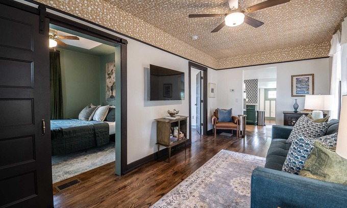 Dixieland House | Golden Lilly Historic Retreat