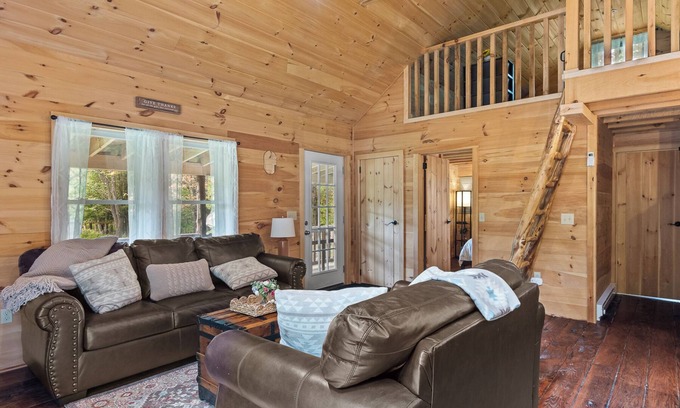 Davenport Cabin | Golden Meadows spacious Cabin with Fire-pit, near all baseball camps