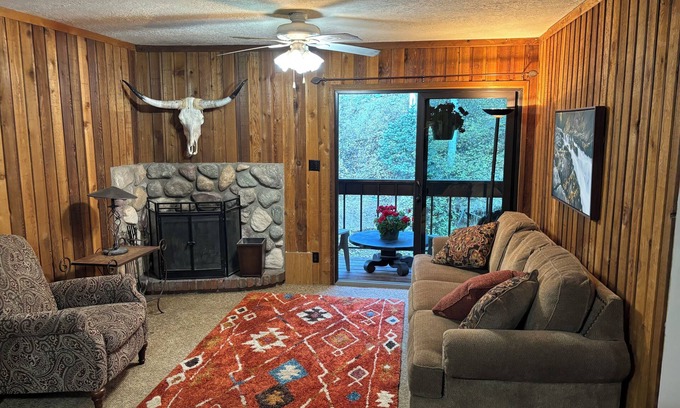 Red River Condo | Golden Nugget - cozy 2 bedroom condo wood fireplace -free wifi - fully equipped