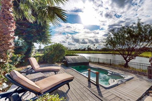 Laguna Vista House | Golden Palms