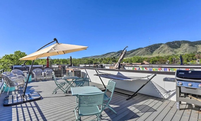 Golden House | Golden Rooftop w/Mountain Views - Walk to DT Golden/School of Mines + Close to Red Rocks!