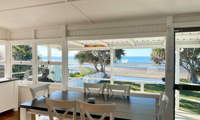 Beachmere House | Golden Sands