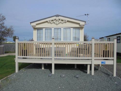 Ingoldmells Apartment | Golden Sands: Granada GS 6 Berth, Central Heated, Large veranda, Access to the beach