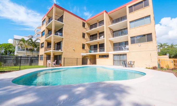 Golden Beach Apartment | Golden Shores Unit 3 21 Landsborough Parade