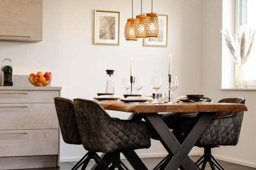 Rittersdorf Apartment | Golden Timber Suite