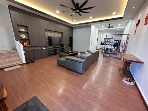 Bintulu Villa | Golden Villa Homestay