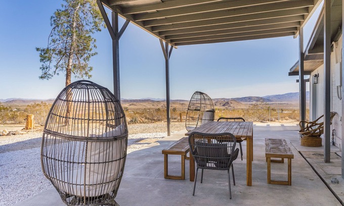 Joshua Tree House | GoldenView JT: Panoramic Mountain Views + FirePit + Hot Tub + Hammocks