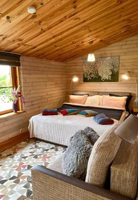 Kuldiga House | Goldingen Stone Retreat - Hot Tub and Nature