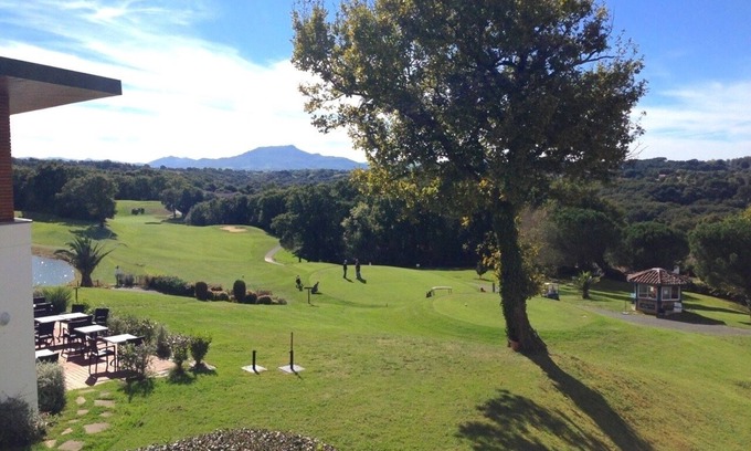 Bassussarry Apartment | Golf apartment with swimming pool near Biarritz