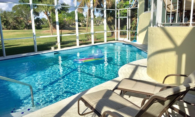 Beachview Country Club Estates House | Golf Breeze Villa: Short Stroll to Beach, Fairway views Sanibel Island Golf Club