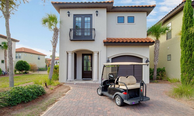 Villa Lago House | Golf Cart Included ~ Community Pool ~ Family Friendly