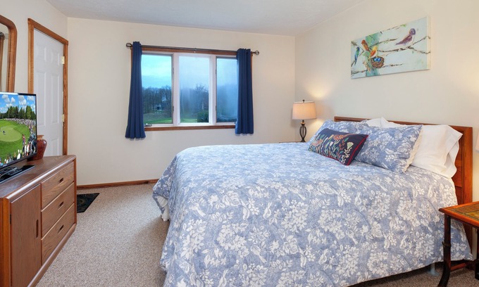 Cedar Condo | Golf Condo 2 miles from Good Harbor beach
