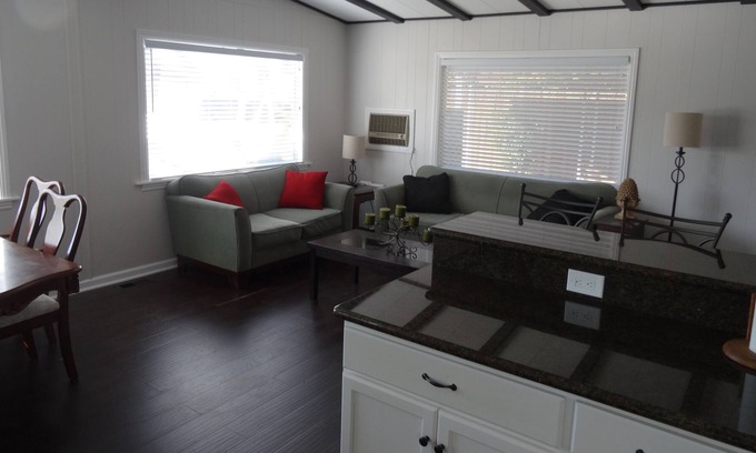 Thousand Palms House | Golf course and Mountain views