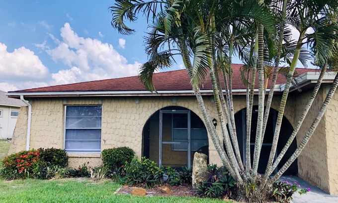 San Carlos Park House | GOLF COURSE DUPLEX 2 bedroom 1 bath