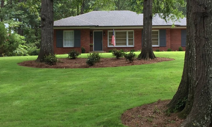 Batesville House | Golf course guest home convenient to Oxford, lakes and entertainment