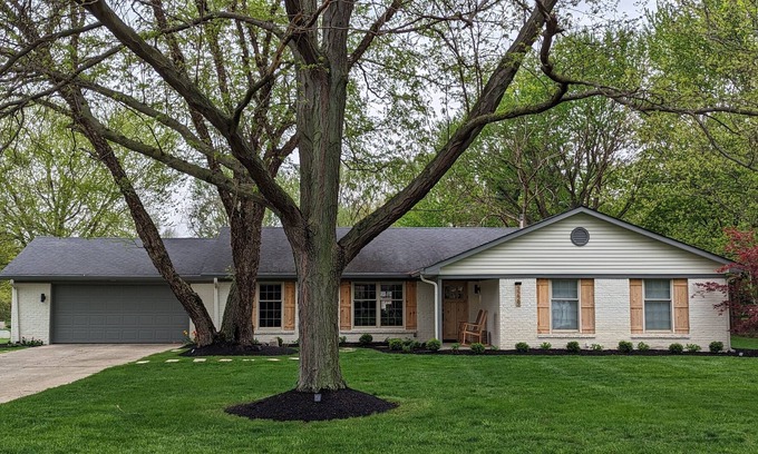Carmel House | Golf Course Home in Carmel- Close to Zionsville and Indianapolis too!