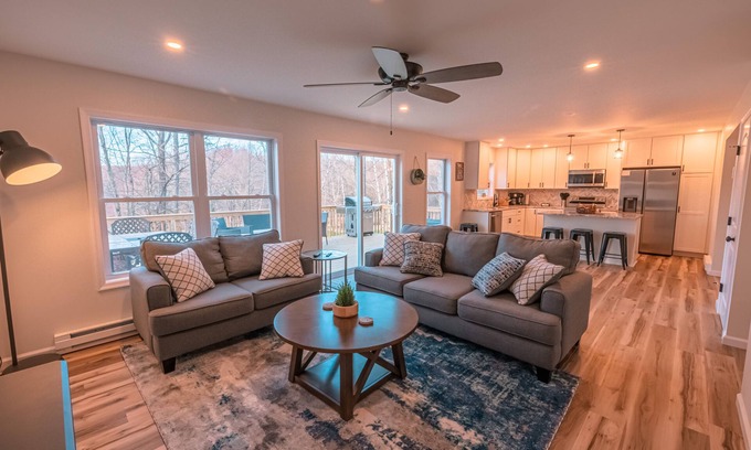 Lake Ariel House | Golf course in the backyard and endless amenities just minutes away! 🏔️ ⛳️ 🏖️