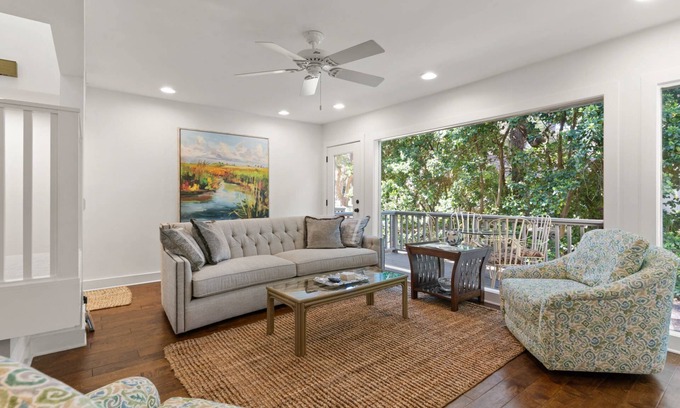 St. Simons Island Condo | Golf Course | Kids Bunk Closet | Deck | 2 Balconies | Natural Light | Full Kitchen | King Beds