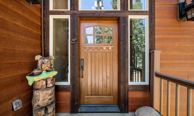 Lake Almanor West House | Golf Course Lake Almanor West Home w/Hot Tub & Lake View!