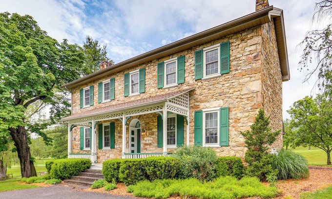 Hollidaysburg House | Golf Course On-Site: Spacious Hollidaysburg Home!