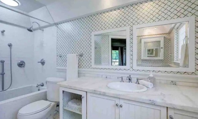 The Woodlands House | Golf course view, 5 minutes away from Cynthiana Mitchell's Pavilion.